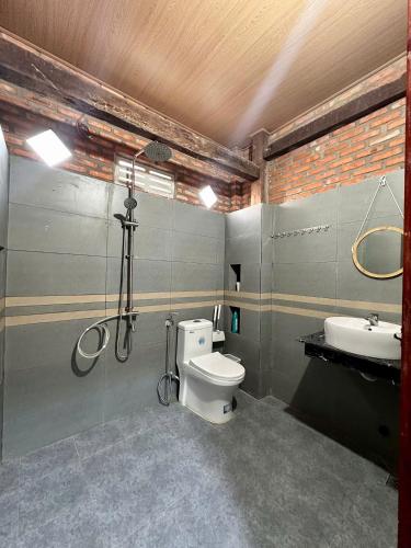 a bathroom with a shower and a toilet and a sink at An's House - Đóng trên booking - LH trực tiếp in Phan Thiet