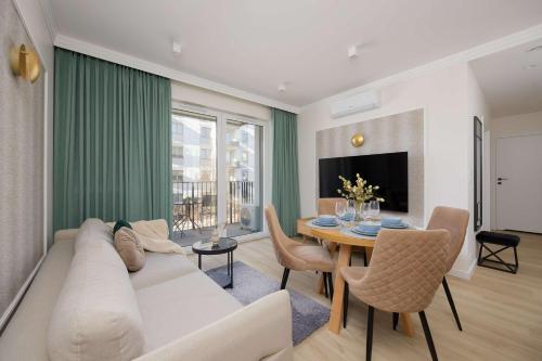 Luxury Apartment in Warsaw with 2 Bedrooms and Parking by Renters Prestige
