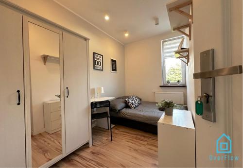 Walezy Room - Peaceful Retreat, 10 Minutes to Gdańsk Old Town & Seaside