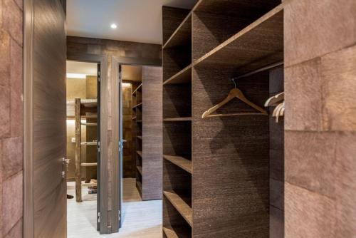 304 Luxury Apartment for 14 Balconies Parking Wifi