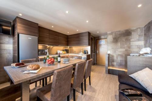 304 Luxury Apartment for 14 Balconies Parking Wifi