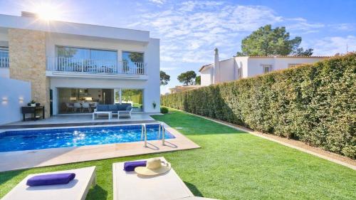 Villa Barinel by Cleverdetails located in a quiet and privileged area of Vilamoura