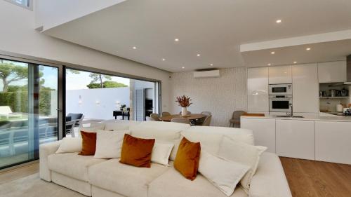 Villa Barinel by Cleverdetails located in a quiet and privileged area of Vilamoura
