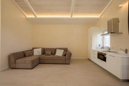 a living room with a couch and a kitchen at Park-Hotel Tihiy Les in Prokhorovka