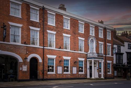 The Beverley Arms Hotel — Property building