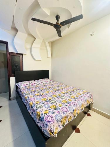 a bed in a room with a ceiling fan at DIAMOND PALACE Kalasipalya in Bangalore