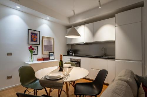 Duomo-Sempione, Luxury Apartment with balcony - M5