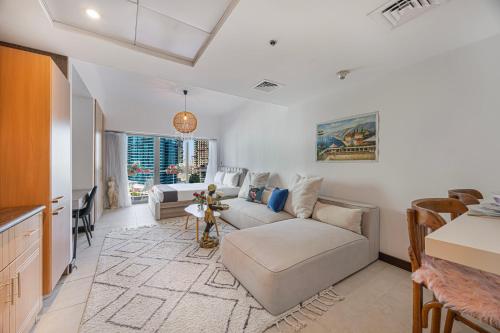 Daniels Studio with Lake View in JLT