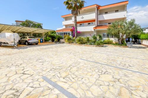 Apartments Aurel