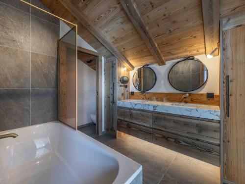 Appartement Chalet de Luxe au Pied des Pistes à Méribel avec Parking