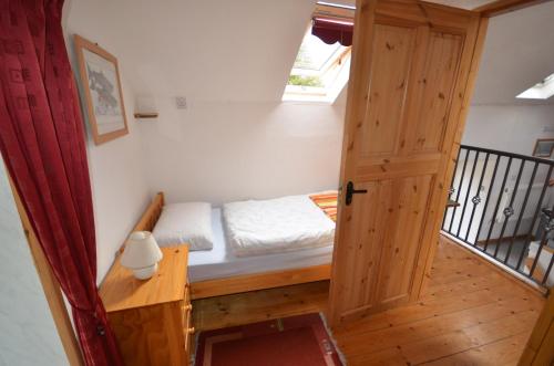 a small room with a bed and a window at Selfcatering Apartment in Currahy Bridge