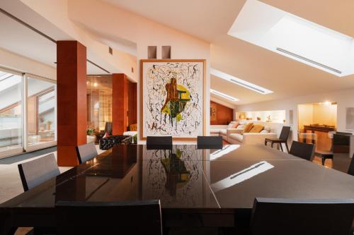 GuestHost - 500sqm luxury with Spa, Gym, Terrace, Game Room & Garage