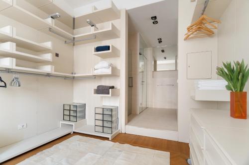 GuestHost - 500sqm luxury with Spa, Gym, Terrace, Game Room & Garage