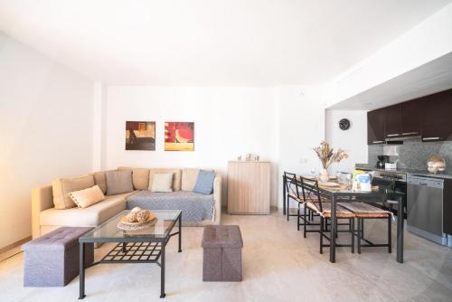 Appartement Piscine Parking Roses Cap 10 by Welhomy