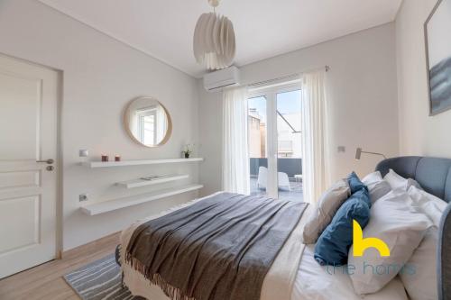 Sunny Athenian Oasis Spacious Family Haven!