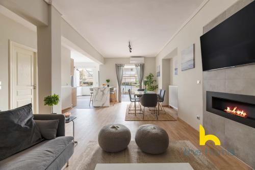 Sunny Athenian Oasis Spacious Family Haven!