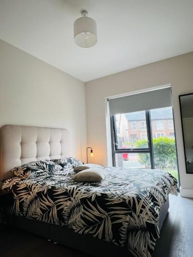 a bedroom with a large bed with a large window at Single Apartment with kitchen in London