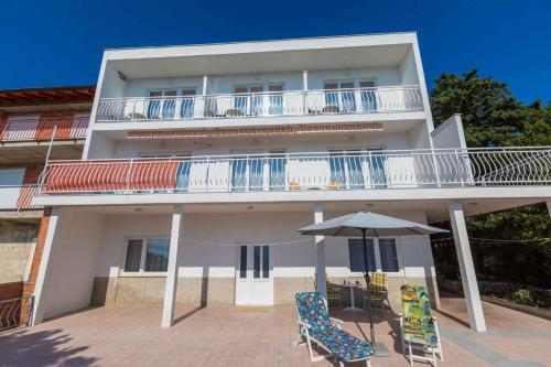 Apartments in Novi Vinodolski 39117