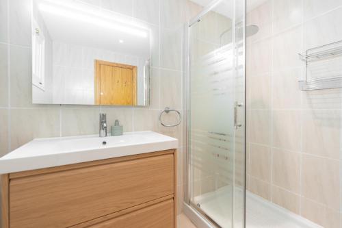 Jasmine Apartment - Heated Pool & Cozy Patio