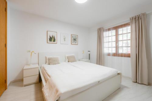 Jasmine Apartment - Heated Pool & Cozy Patio