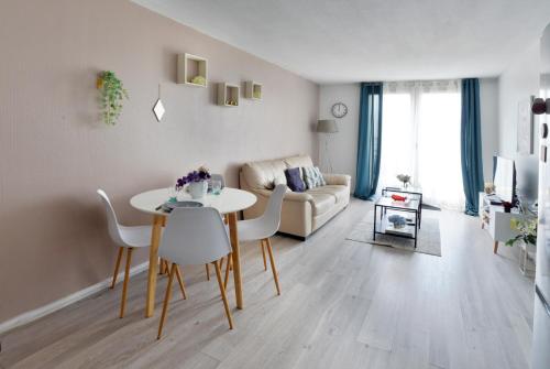 Ruang duduk di Le Nid d'Évry