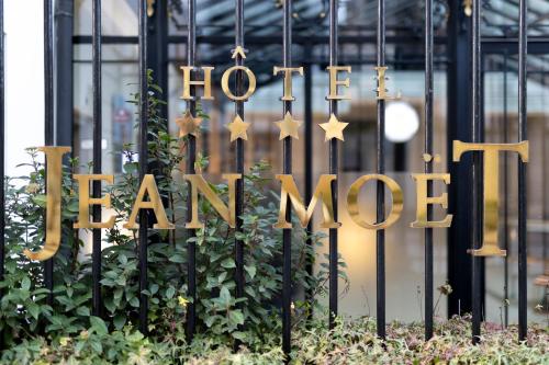 a metal sign with the words h the star more at Hotel Jean Moët in Épernay
