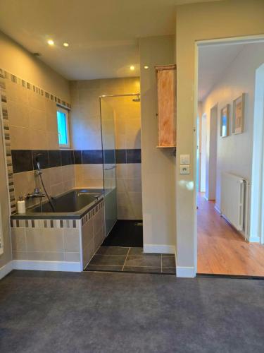 a large bathroom with a sink and a shower at Camembert & Crustacés in Veulettes-sur-Mer