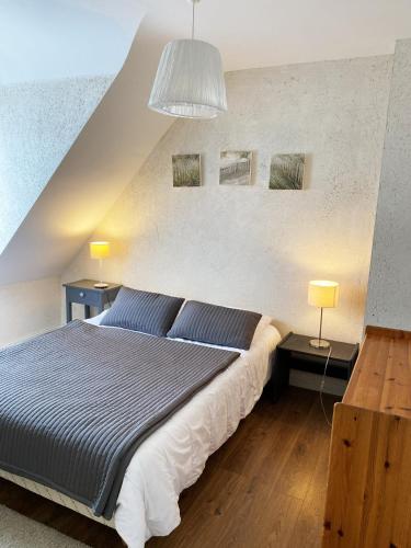 a bedroom with a large bed with two night stands at KREISKER 4 - Maison Jumelée, Jardin - CA6010 in Carnac