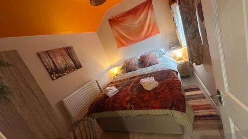 a small bedroom with a bed in a room at Garden Galley Nook in Sproatley