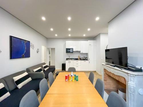 UrbanFlat 126 - Grand Appartement Parisien dans le centre