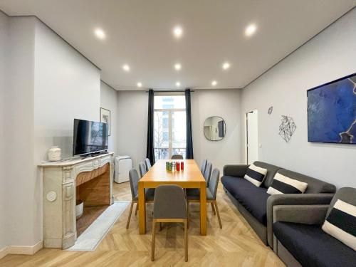 UrbanFlat 126 - Grand Appartement Parisien dans le centre