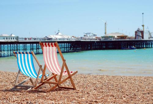 Poets Rest, free parking, EV socket fees apply walk to beach photo 14