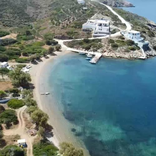 an aerial view of a beach with a resort at Pandaisia Φούρνοι Κορσεων in Fournoi