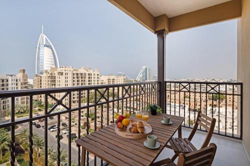 Bella Elite Homes Skyline High-Floor 2BR Burj View Walk to Beach