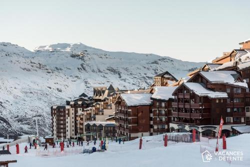 D2 Luxury Chalet Mountain View Sleeps 12 Coffee
