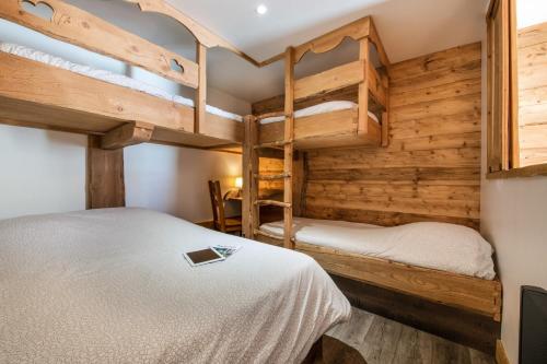 a bedroom with two bunk beds and a desk at D2 Luxury Chalet Mountain View Sleeps 12 Coffee in Val Thorens