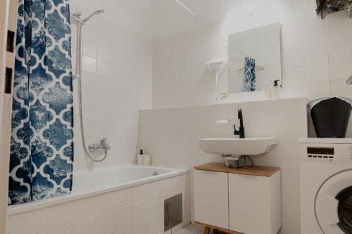 Comfortable 2BR & 1LR Apt in Central Vienna