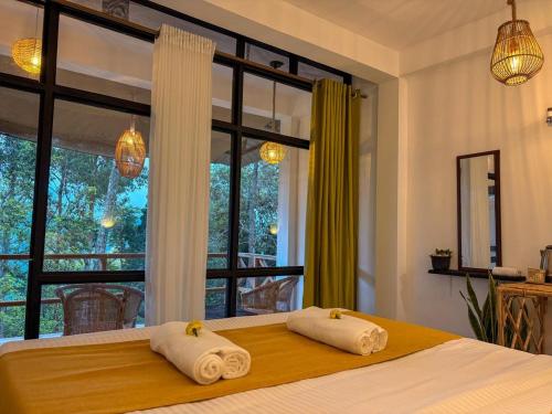 a bedroom with a bed with two towels on it at Tea Ridge Ella by SANS in Ella