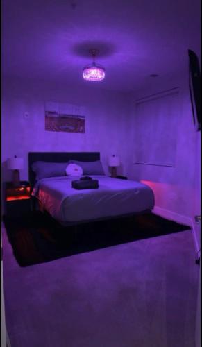 Gallery image of The 513 Flat! 1BR, 1Bath Apt with Pool and Riverfront View! Free Gated Parking! Only Steps from The banks & Stadiums! in Cincinnati