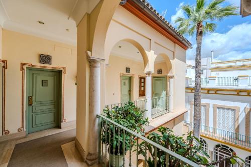 a home with a green door and a balcony at Casa Romana Hotel Boutique in Seville