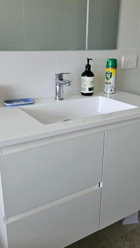 a white sink in a bathroom with a mirror at Ahvenbloem Park in Kelso