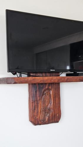a flat screen tv sitting on top of a wooden stand at Ahvenbloem Park in Kelso