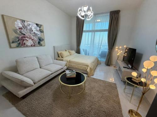 Luxury Stay in Arjan, SKYZ by Danube