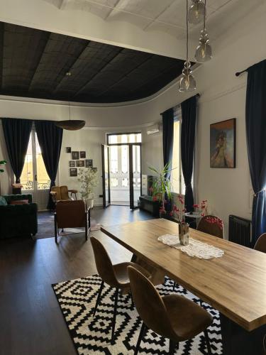 Apartamento histórico con vistas a la iglesia, Casa Giner