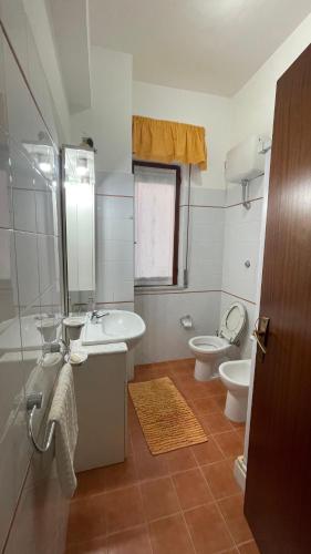 a bathroom with a sink and a toilet at Brezza Marina in Gallico