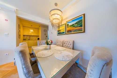 Flexible SelfCheckIns 216 - Zagreb - 3 Bedrooms - Garage