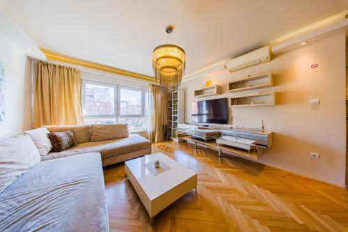 Flexible SelfCheckIns 216 - Zagreb - 3 Bedrooms - Garage