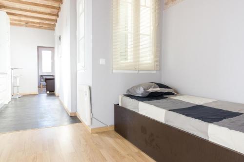 ApartEasy mid-term ONLY for VACATIONS stays, ATIC GRACIA