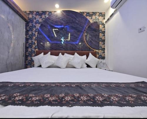 a bedroom with a large bed with a blue wall at Hotel Kanha palace in Lucknow