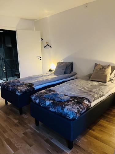 two twin beds in a room with at Spirit Bed & Breakfast in Ekeby